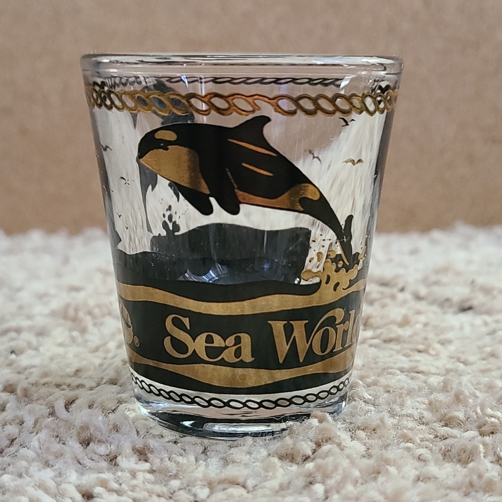 Vintage Sea World Orca Design Shot Glas